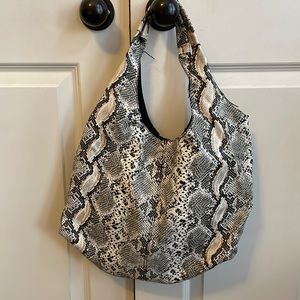 Snake skin pattern black and white purse